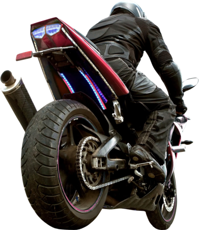 Person die auf einem Motorrad sitzt